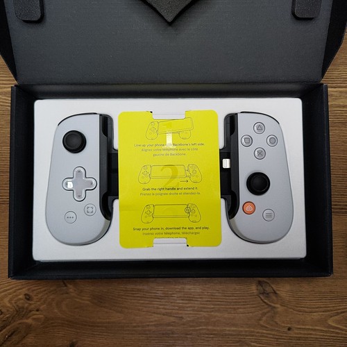 Playstation Back Bone iPhone Lightning WHITE - Photo 4 sur 4