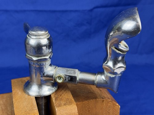 Grifo fuente de agua de latón C.1930 HALSEY W. TAYLOR paleta cargada con resorte - Imagen 4 de 15