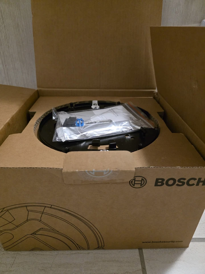 Bosch Flexidome multi 7000i IR NDM—7702-AL Domo fijo 12 MP 3,7 mm - 7,7 mm IP66 Foto 2 de 4