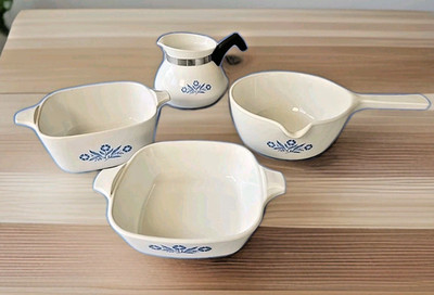 VTG 4Pc. Corning Ware Blue Cornflower Tea Pot, 2 Baking Dishes, & Sauce Dish