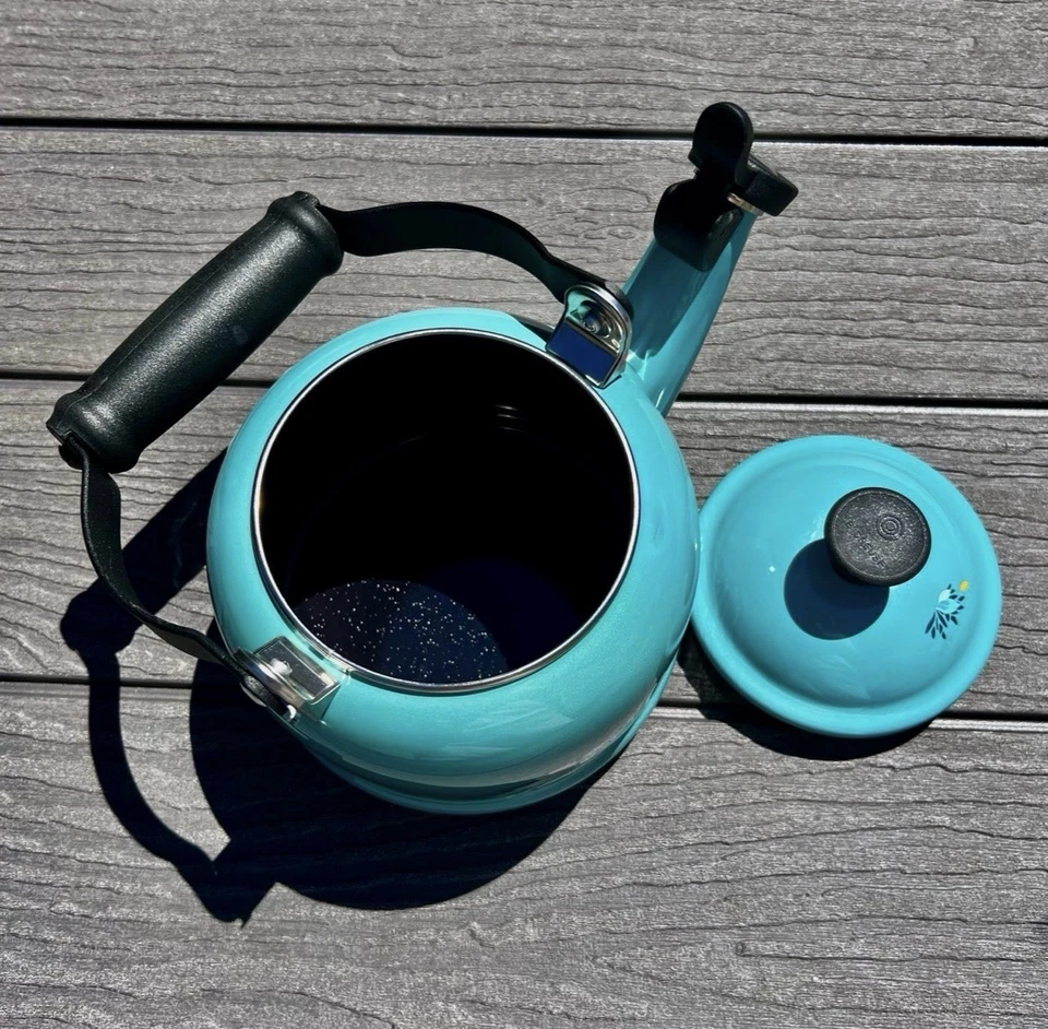 Le Creuset Lotus Tea Kettle Whistling Limited Edition 1.25 Qt. NIB . Caribbean - Image 3 of 4