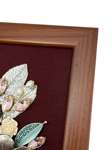 ARREGLO DE FLORES de arte de joyería vintage en marco de madera 8 1/8" x 6 1/8" - Imagen 4 de 9