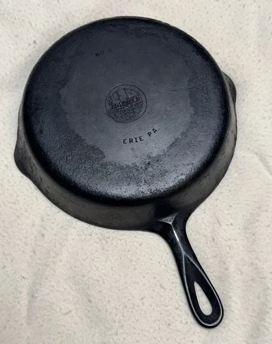 Vintage Griswold Cast Iron Skillet No. 8 Small Logo 704 (C? / G?)