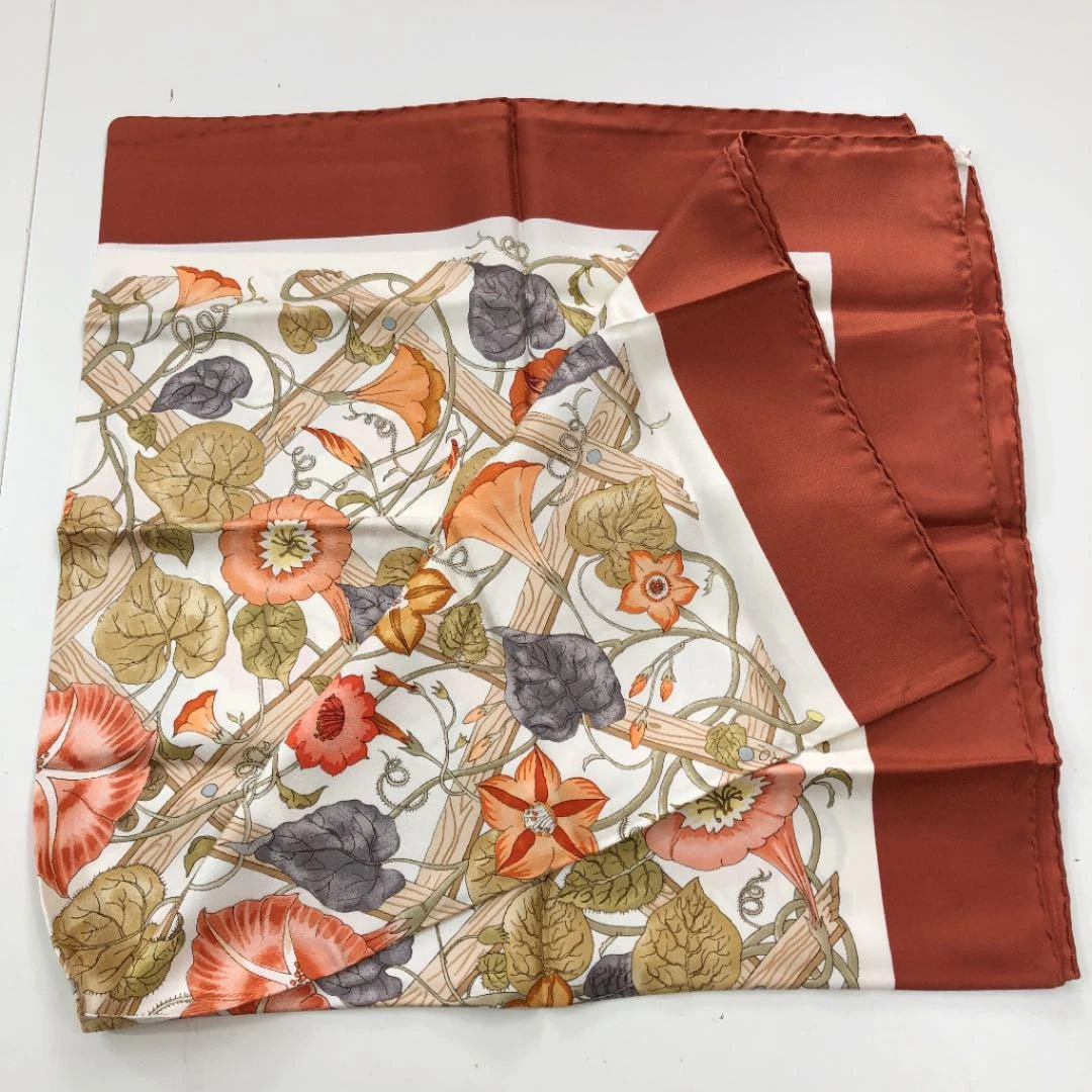 GUCCI Foulard vintage V.ACCORNERO à fleurs soie 86 x 86 cm fabriqué en Italie Occasion