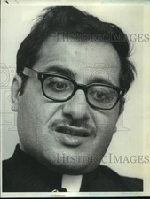 1976 Press Photo Reverend John Shalhoub, with glasses on - tua20654