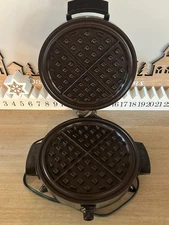 Vintage Toastmaster 442A Waffle Maker Model 252A Chrome Round  Tested Clean