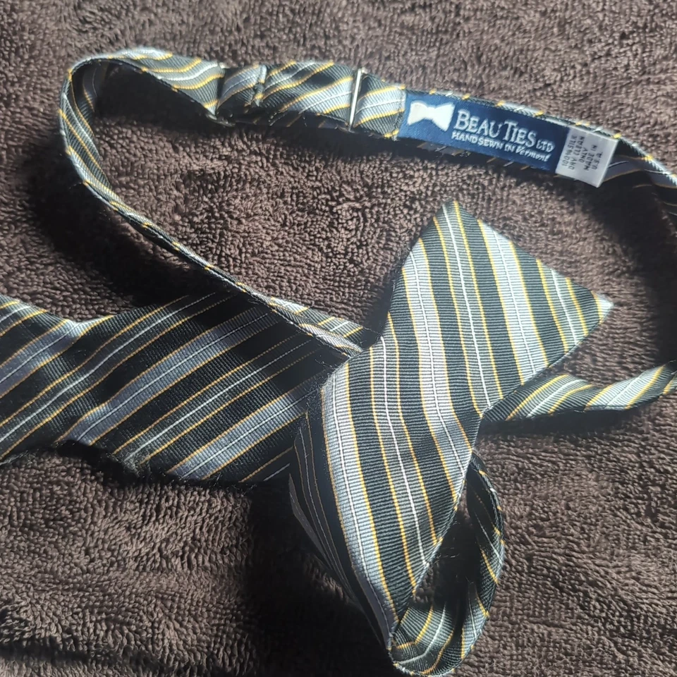 Gravata borboleta Beau Ties Ltd 100% seda costurada à mão em Vermont EUA preta, listrada dourada - Imagem 2 de 4