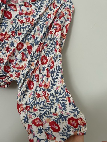 Blusa Boho Billabong Safe Bet Sobreplice Top Floral Cuello en V Talla Mediana - Imagen 8 de 11