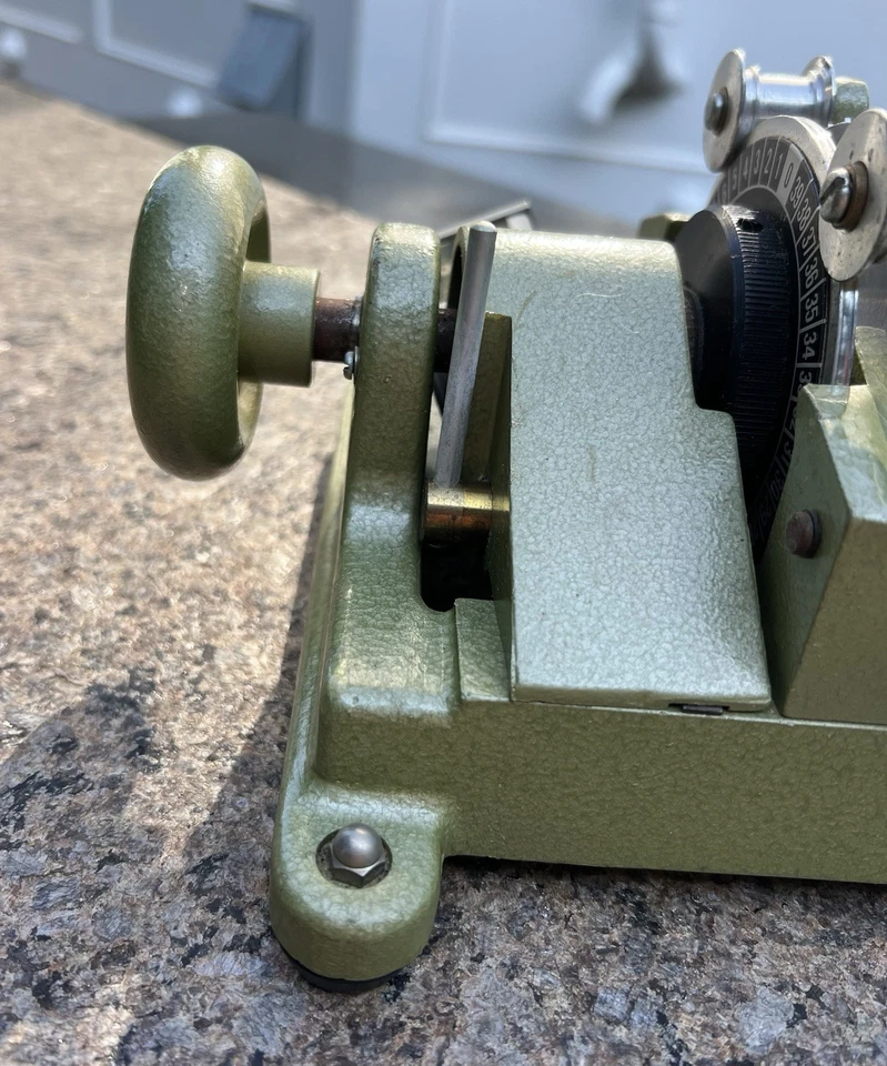 Vintage Ediquip Moviola Modelo 1036 16mm filme 6 gangues sincronizador de filme com contador - Imagem 4 de 4