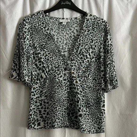 Topshop Women's Animal Print Flutter Sleeve Deep V Top, Size 6 - Image 2 of 4