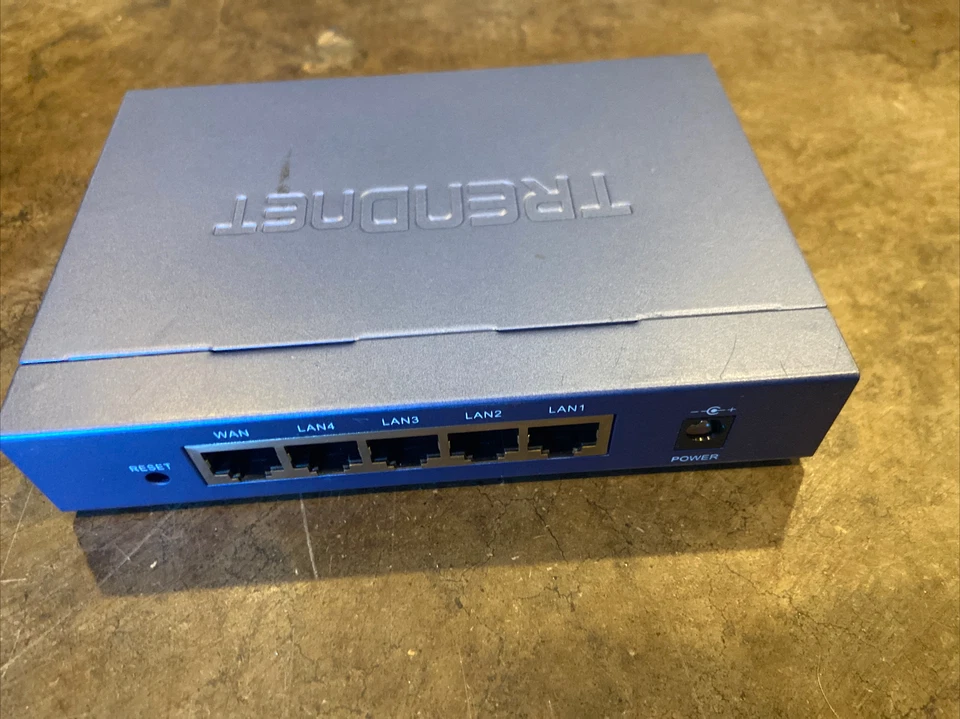 TRENDnet TW100-BRF114 4 Port Firewall Router 10 100Mbps - Image 3 of 4