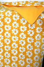 FLEECE BLANKET/THROW/HAND MADE-56" X 62"-ALL OVER DAISIES-NEW-2 Layers Sewn Edge