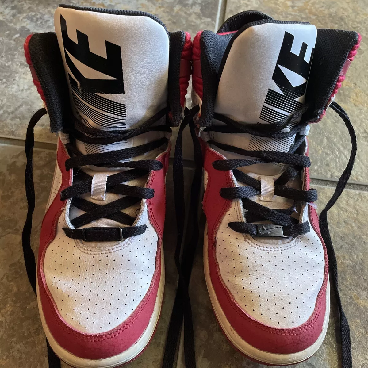 NIKE COURT INVADER BASKETBALL SNEAKERS US Size 6Y 677807 100