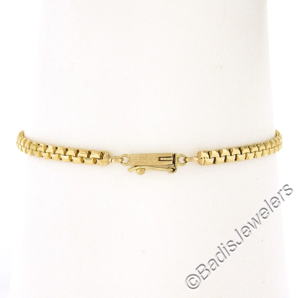 Brazalete de cadena de identificación grabable de oro de 14k de 6,25" con diamante enclavamiento circular lateral Foto 3 de 4