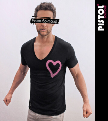 Pistol Boutique Herren Fitted Schwarzes Deep V Neck Chest Paint Heart T-Shirt