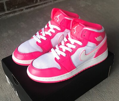 靴 Nike Air Jordan 1 Mid Hyper  Nike Air Jordan 1 Mid Hyper Pink/White Sneakers ~ 555112-611