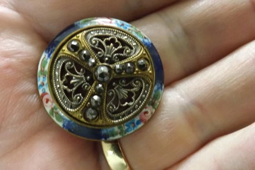 EIN SCHÖNER KNOPF METALL EMAILLE UND GESCHLIFFENER STAHL BLUMENDESIGN 3 CM (3785)