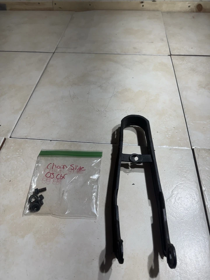 03 04 2003 2004 Honda Cbr600rr guía de cadena trasera oruga basculante deslizante OEM C89 Foto 3 de 4