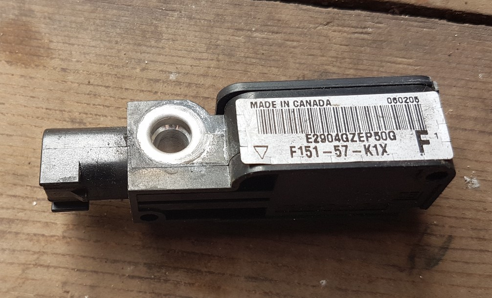 マツダ純正部品 RX-8 F151-57-K1X エアバッグセンサー マツダRX-8 エアバッグ衝撃センサー F151-57-K1X 中古 - メルカリ