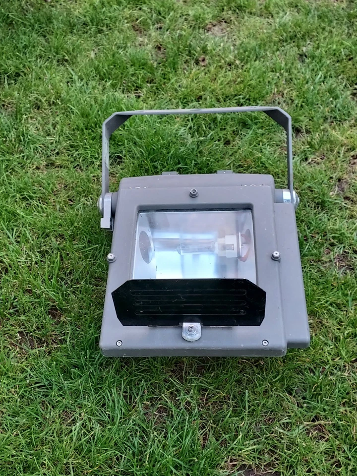 Thorne Floodlight  35W-70W Cpo Lamp Included Security  Lighting, Garden Lighting - Image 4 of 4