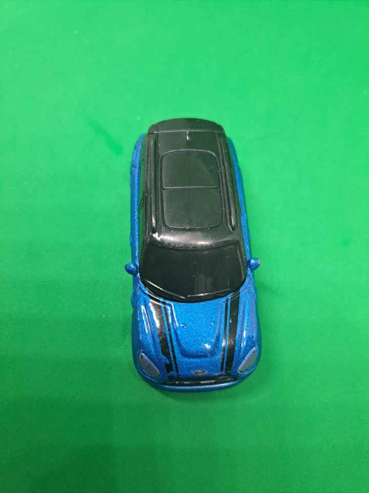 Maisto MINI COOPER COUNTRYMAN DIE CAST CAR Blue & Black Multicolor  - Image 3 of 4