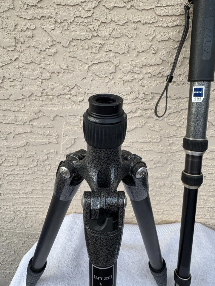 Trípode Gitzo GT1543T y monopie G566 usado Foto 3 de 4