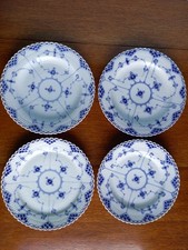 Royal Copenhagen Musselmalet Vollspitze 4 x Speiseteller - Mit Chips, sonst gut.