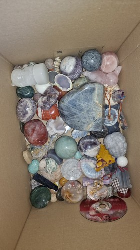Verschiedene Edelsteine Restebox