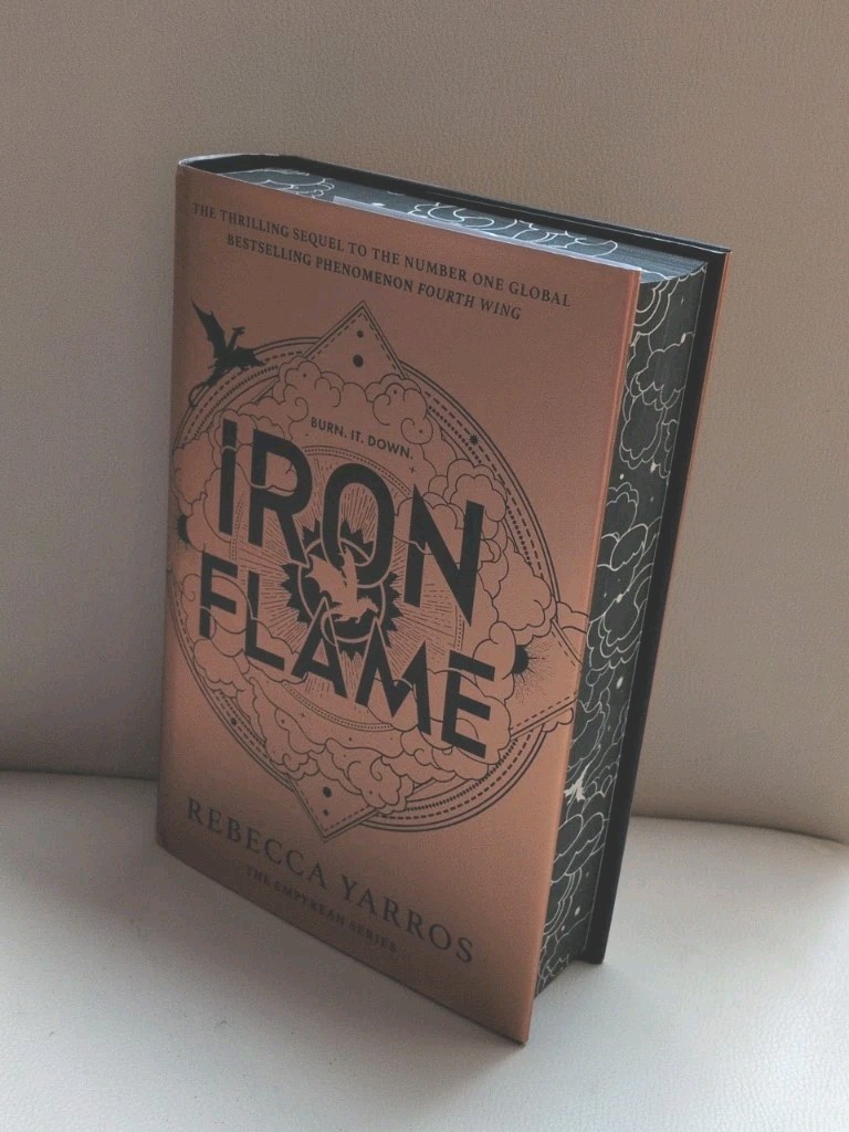 Iron Flame Sprayed Edges Waterstones Exclusive Special Edition Rebecca Yarros