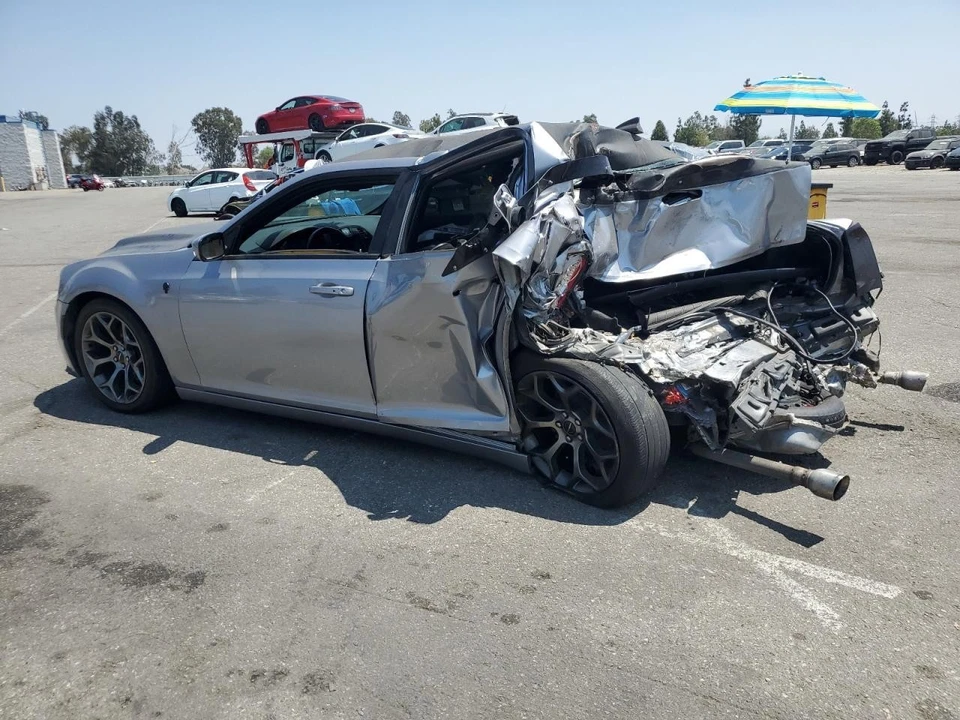 Vidro de ventilação de porta traseira direita usado serve: 2018 Chrysler 300 traseira direita grau A - Imagem 2 de 4