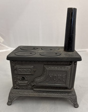 Vintage Miniature Cast Iron Stove Salesman Sample or Child's Toy