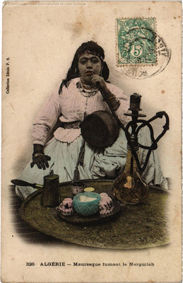 Old postcard AK MOORISH SMOKING THE HOOKAH WOMEN TYPES ALGERIA (14344942)