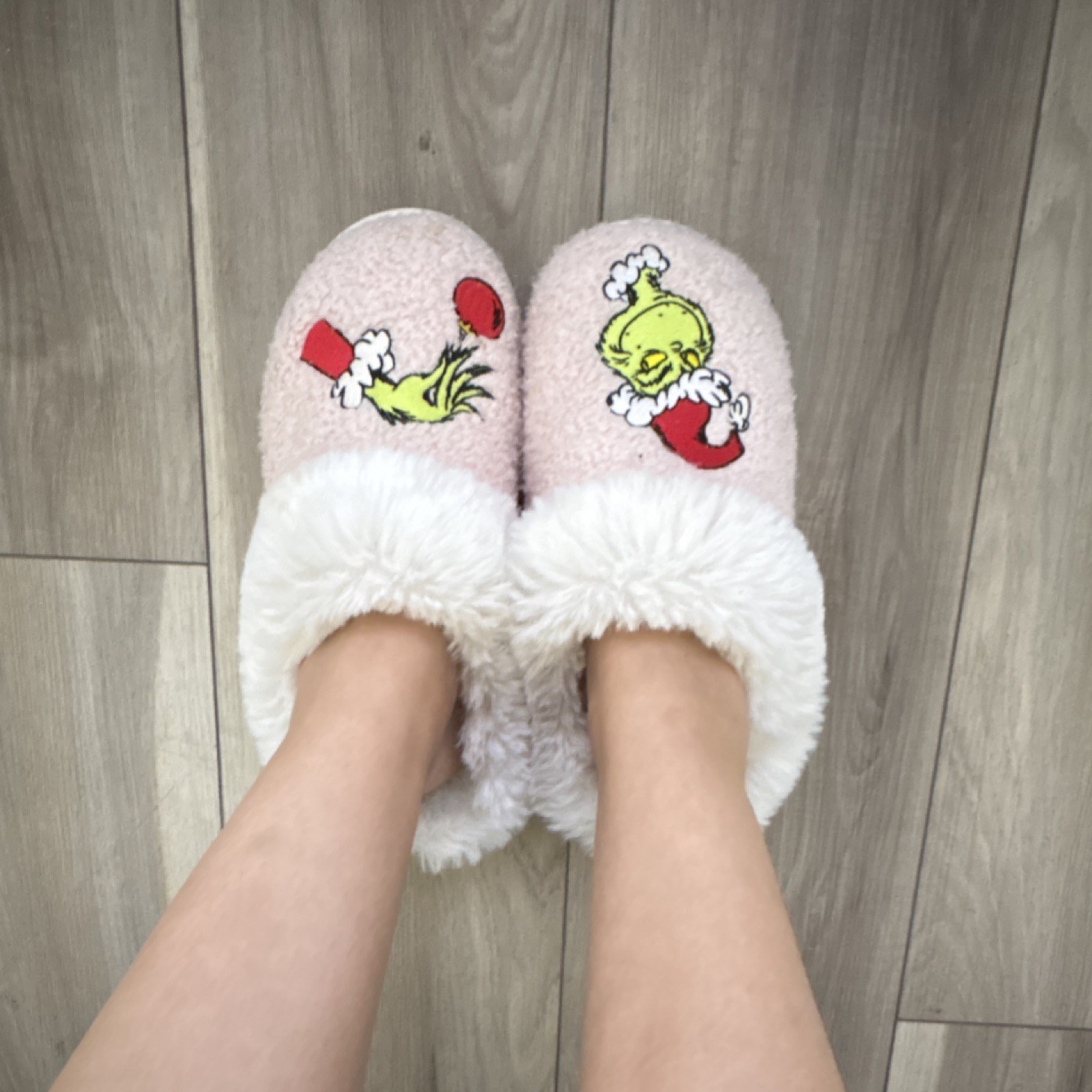 Well WRN Women’s Pink Grinch Faux Fur Slip-On Slippers Flat Round Toe Size 8