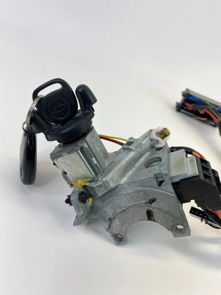 2002-2006 Chevrolet Trailblazer EXT Ignition Switch Lock Cylinder W/ Key 2607776 — 第 4/4 张图片