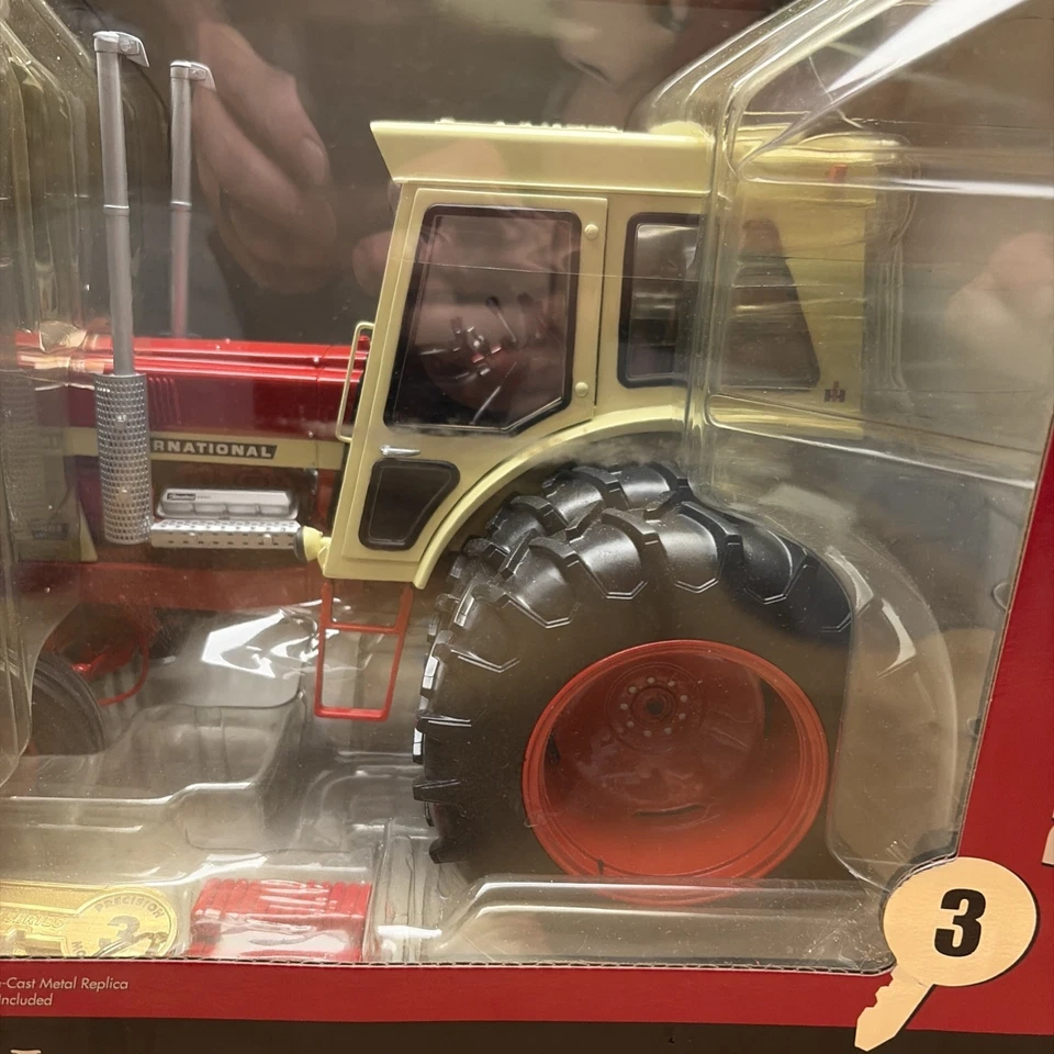 1/16 International Harvester 1468 Tractor With Canopy, Precision Key Series #3 - Image 3 of 4