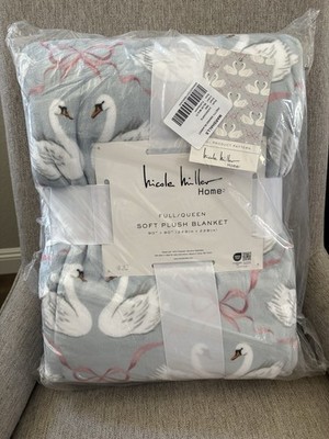 Nicole Miller Pretty Swan And Bows Plush Blanket Full/Queen NWT NIB