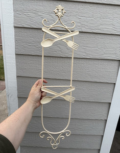Vintage Ornate Metal Wall Mounted Vertical Plate Rack