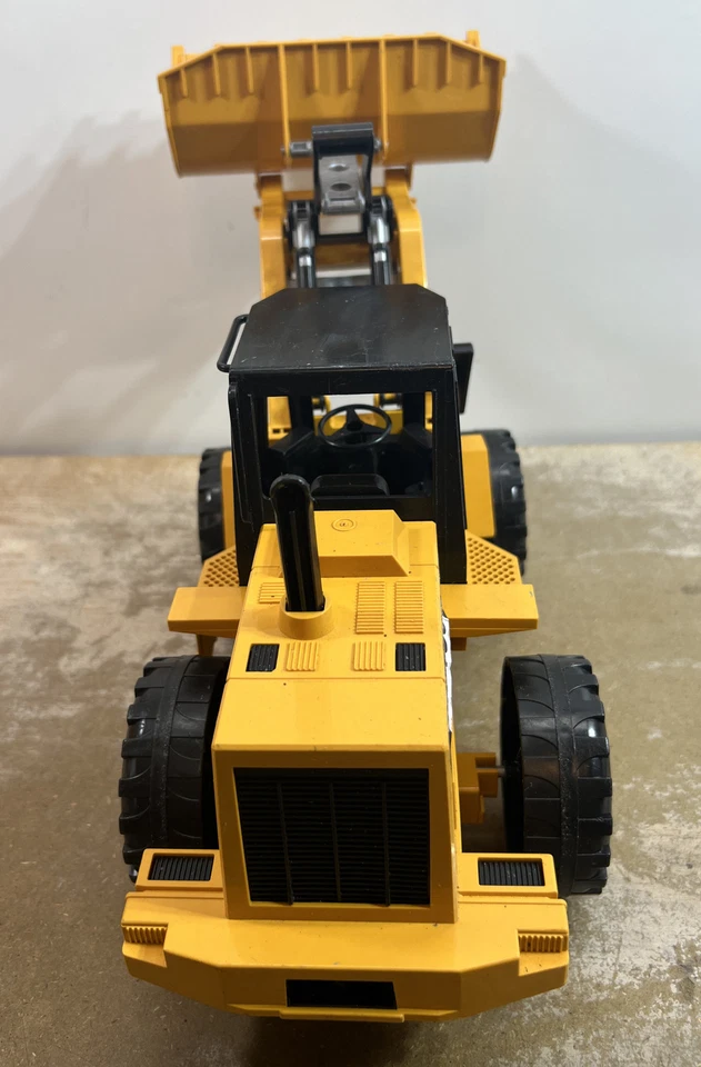 Bruder Front End Articulated Road Loader Yellow FR 130 16" x 7.5" x 6" - Image 3 of 4