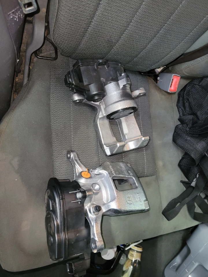 Pinzas de freno traseras Mopar nuevas, OEM para Ram 1500 2019-2024 (par L/R) Foto 2 de 2