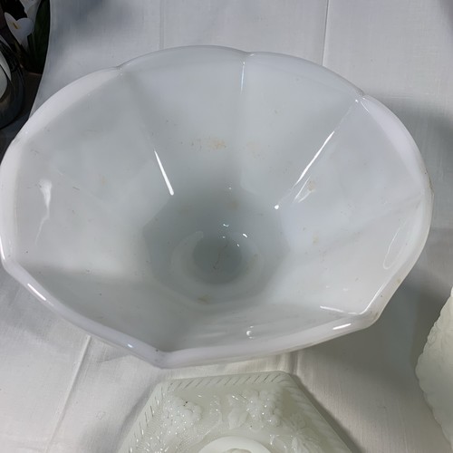 FIRE KING ANCHOR HOCKING MILK GLASS COOKIE JAR W/LID 8.5” X 5.5” & BOWL 5” X 9” - 第 8/13 張圖片