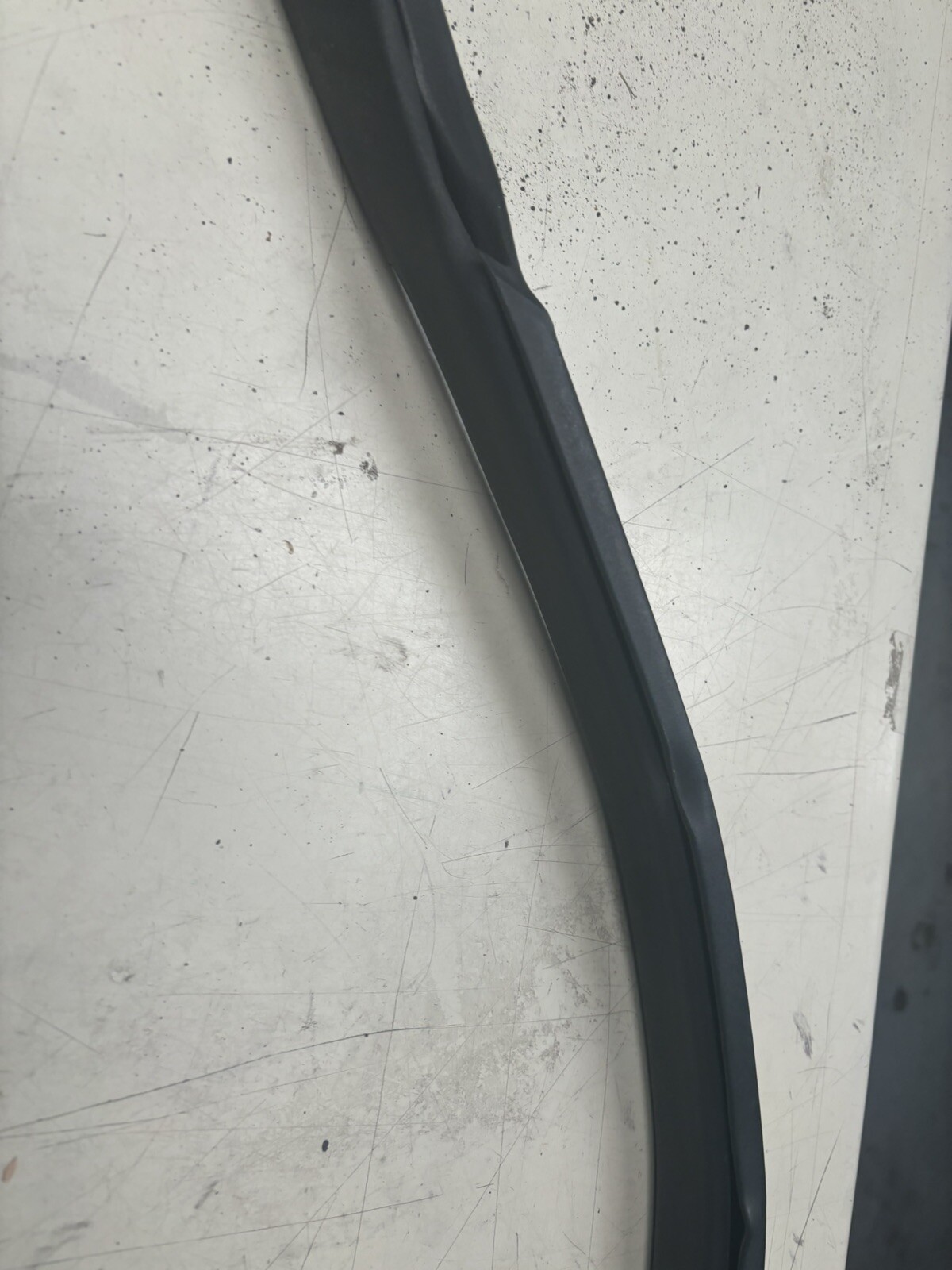 mclaren mp4-12c Door Gasket Seal Drivers Left Rubber Used 
