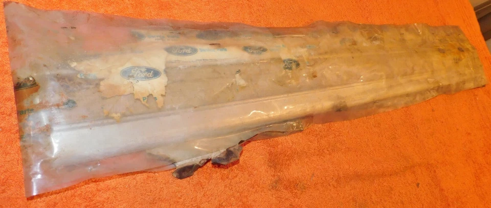 1975 Ford LTD Ландау Хардтоп NOS RH заднее колесо открытие крышка юбка молдинг желтовато-коричневый - Изображение 3 из 4