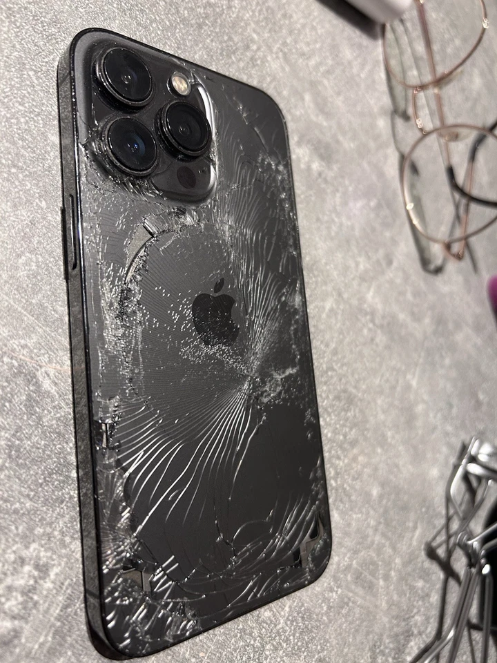 Apple iPhone 13 Pro 128GB - Funktionsfähig, Beschädigte Rückseite - Bild 2 von 4