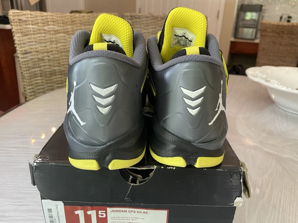 Jordan CP3.VII AE Gris Oscuro/Amarillo Vibrante Para Hombre 11.5 Nuevo con Caja Foto 2 de 4