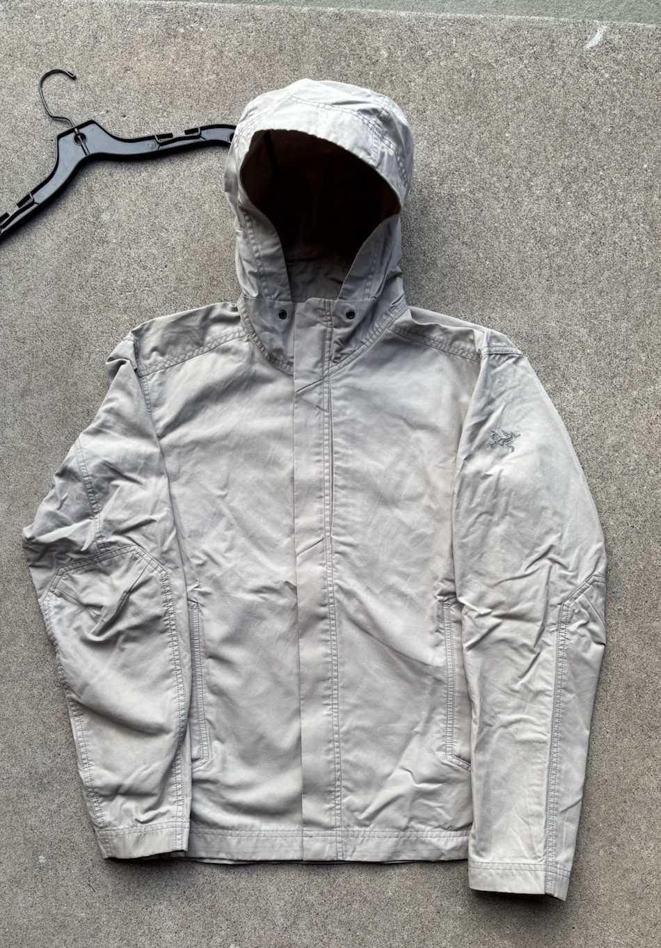 Arc'teryx Waylay giacca tela cerata uomo grigio medio full zip con cappuccio Gorpcore