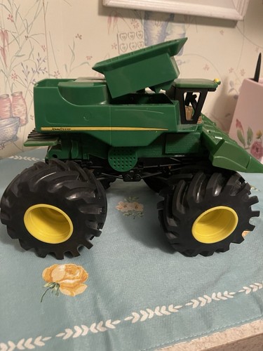 ERTL John Deere Toy Combine Harvester Plastic Big Foot WORKS & Small Golf Cart - Picture 10 of 11
