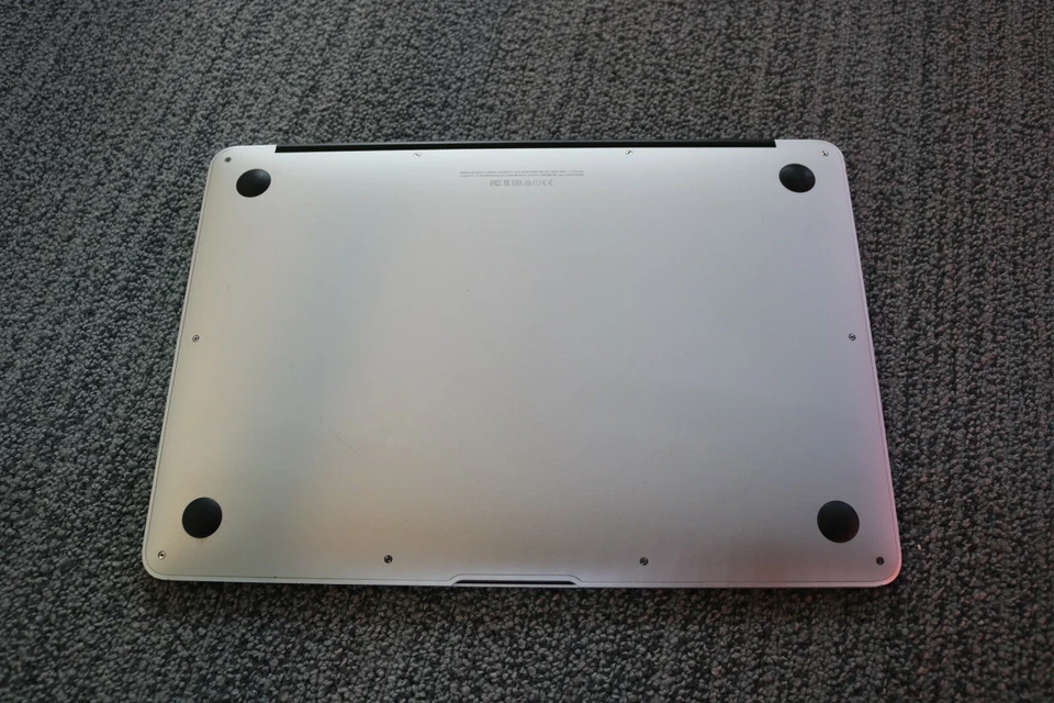 Apple MacBook Air A1466 2015 13.3", i5 1.6GHz, 128GB SSD, 4GB DDR3 Laptop - Image 4 of 4