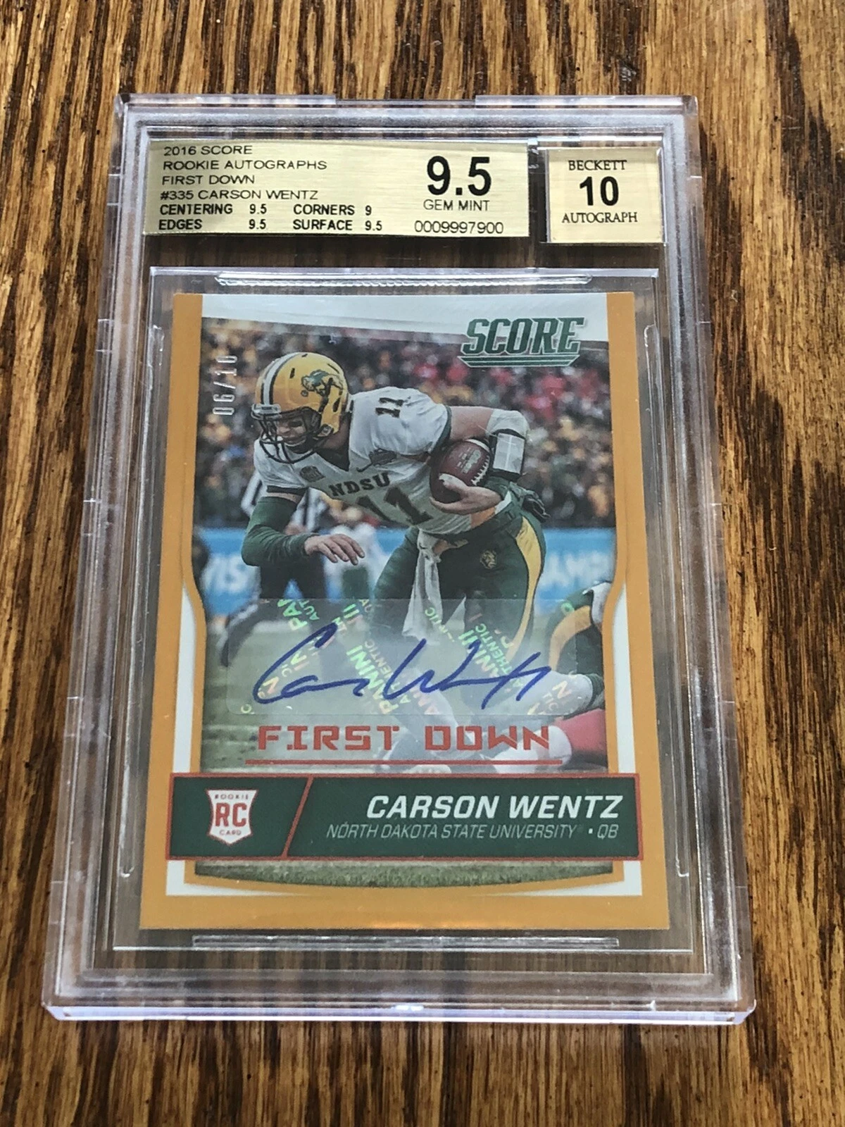 Carson Wentz Panini Score #335 Autograph-Jumbo-First Down