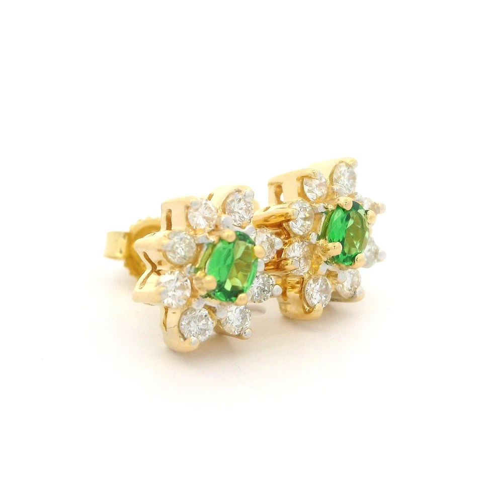 18k 黄金 0.80 克拉 Tsavorite 和钻石光环镶嵌耳钉 — 第 2/4 张图片
