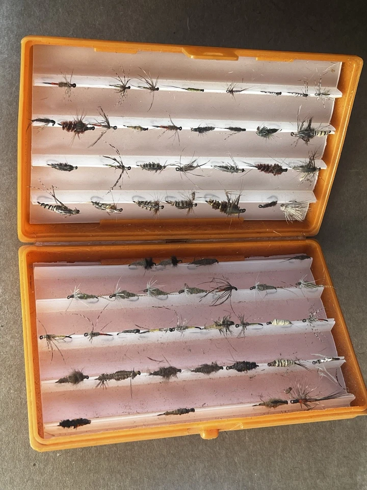 Caja de moscas Scientific Anglers de colección con moscas de trucha atadas a mano surtidas Foto 2 de 4